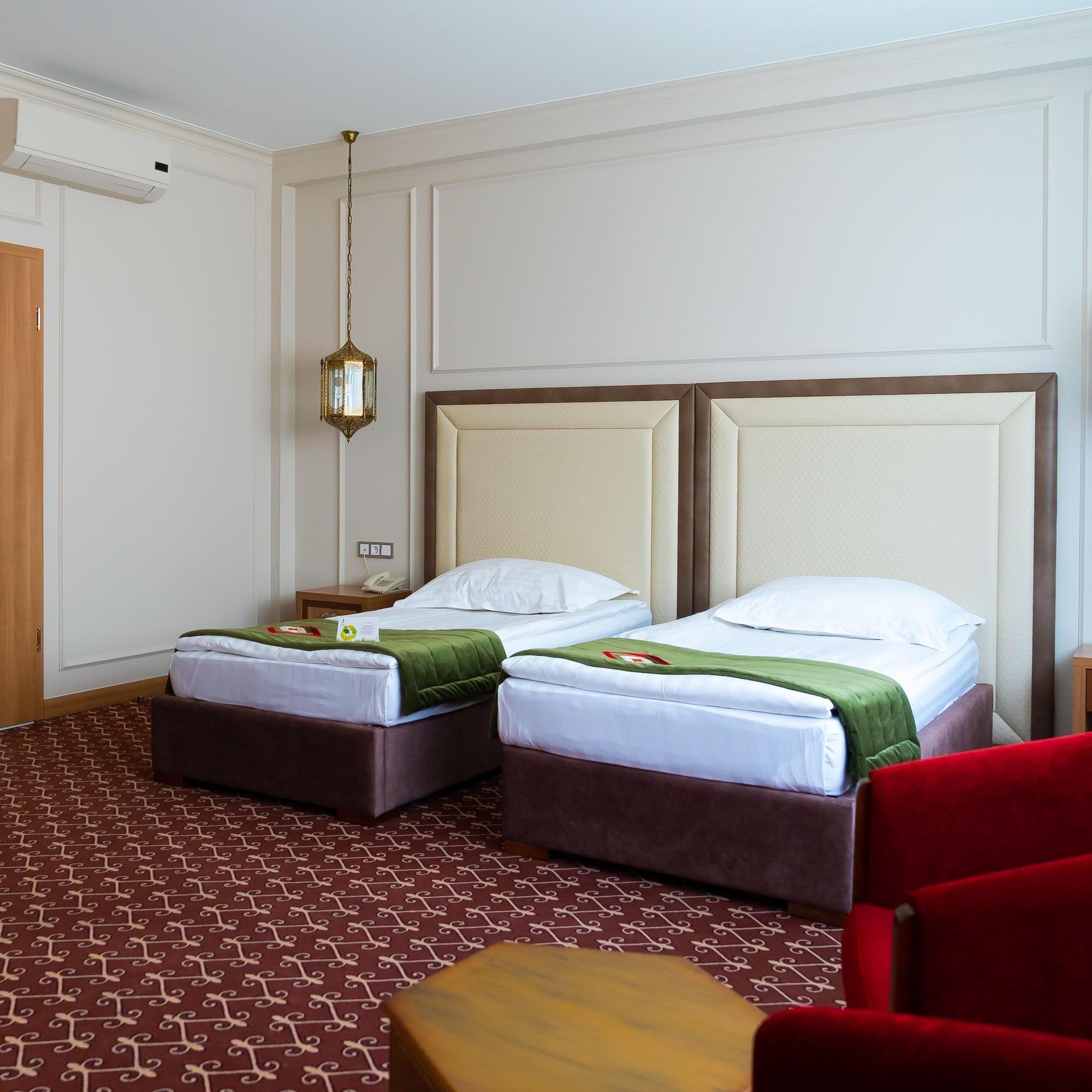 Jumbaktas Astana Hotel Exterior photo